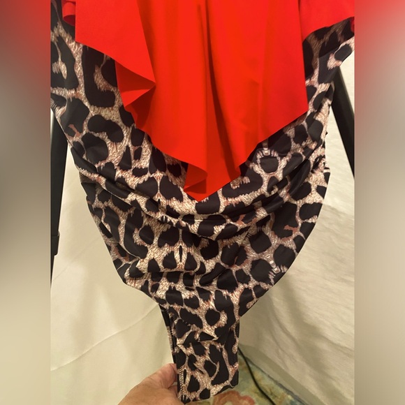 NWOT leopard skin with a red short cape size XL - Picture 3 of 5